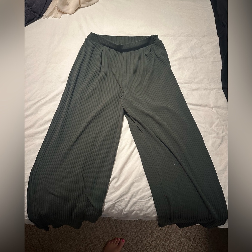 Wide leg pants